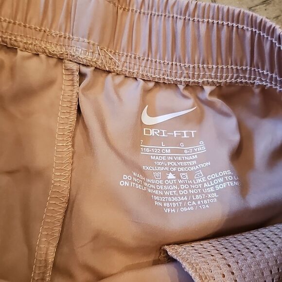 Boys Nike dri-fit shorts size 7 - Picture 4 of 8